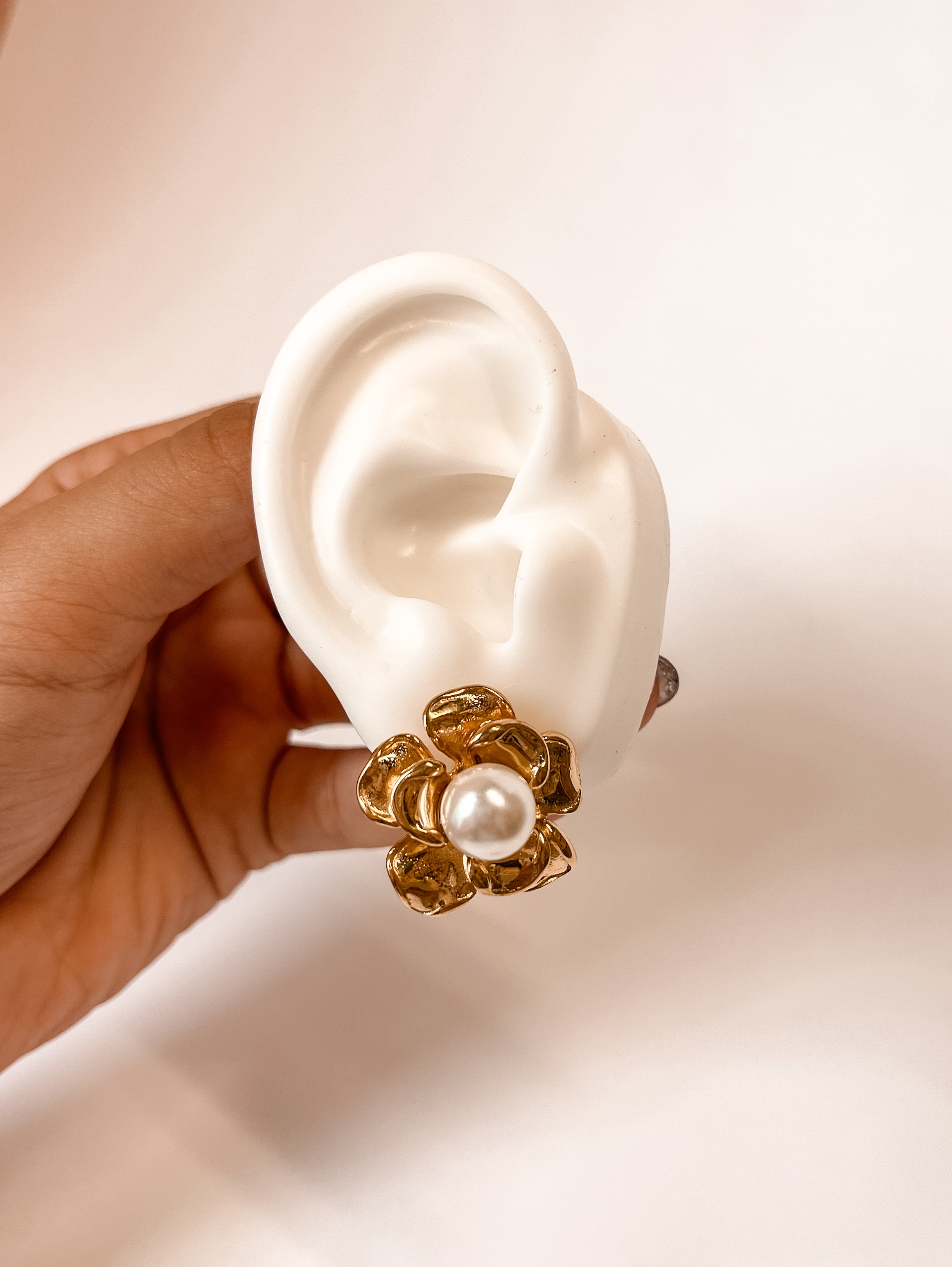 Flori Pearl Earrings